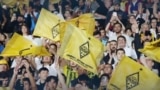 Как болельщики в Алматы праздновали выход футбольного клуба "Кайрат" в групповой этап Лиги чемпионов